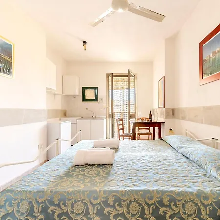 Apartament Atenaion *